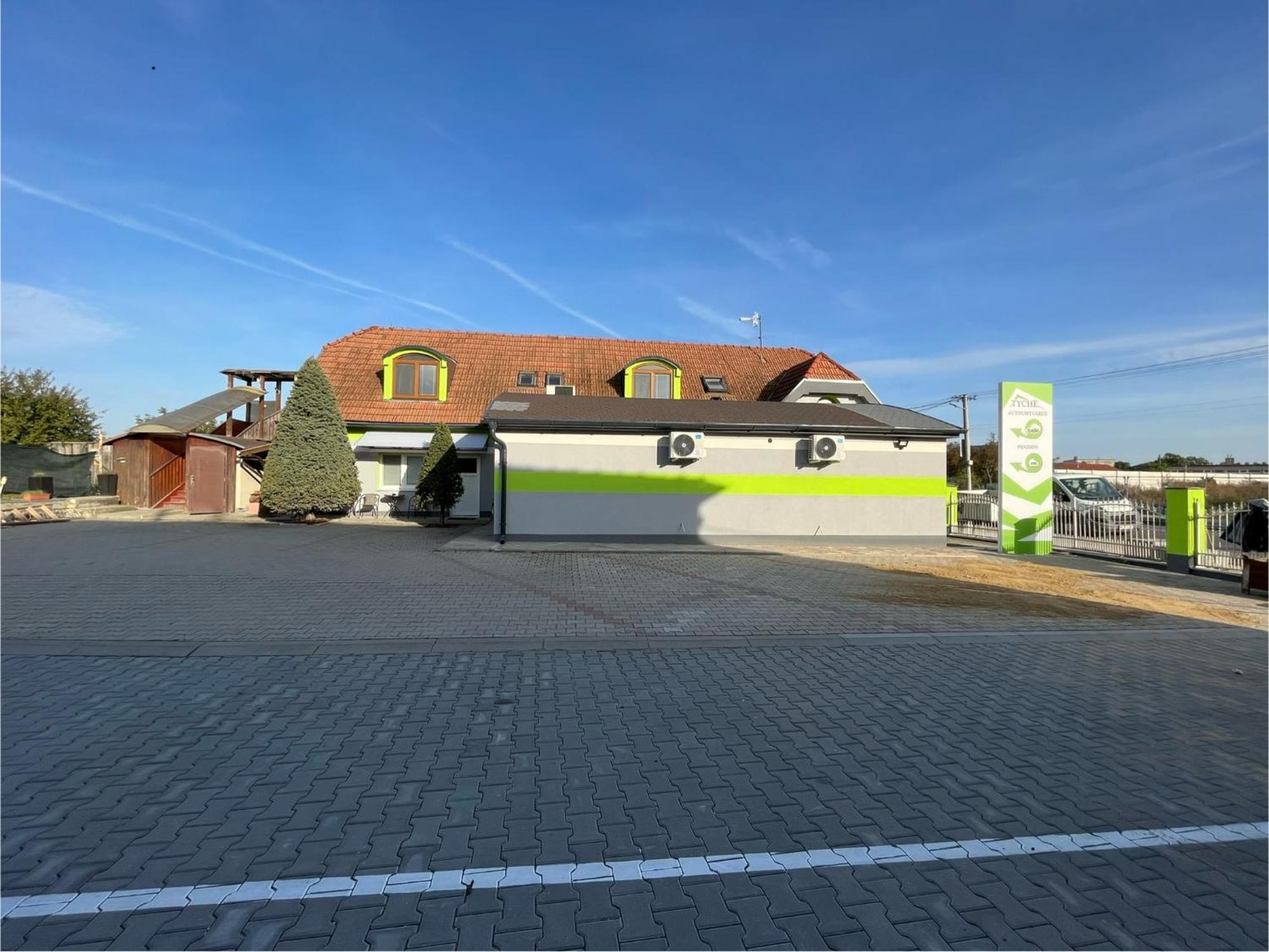 Penzion Tyche Surany Exterior photo