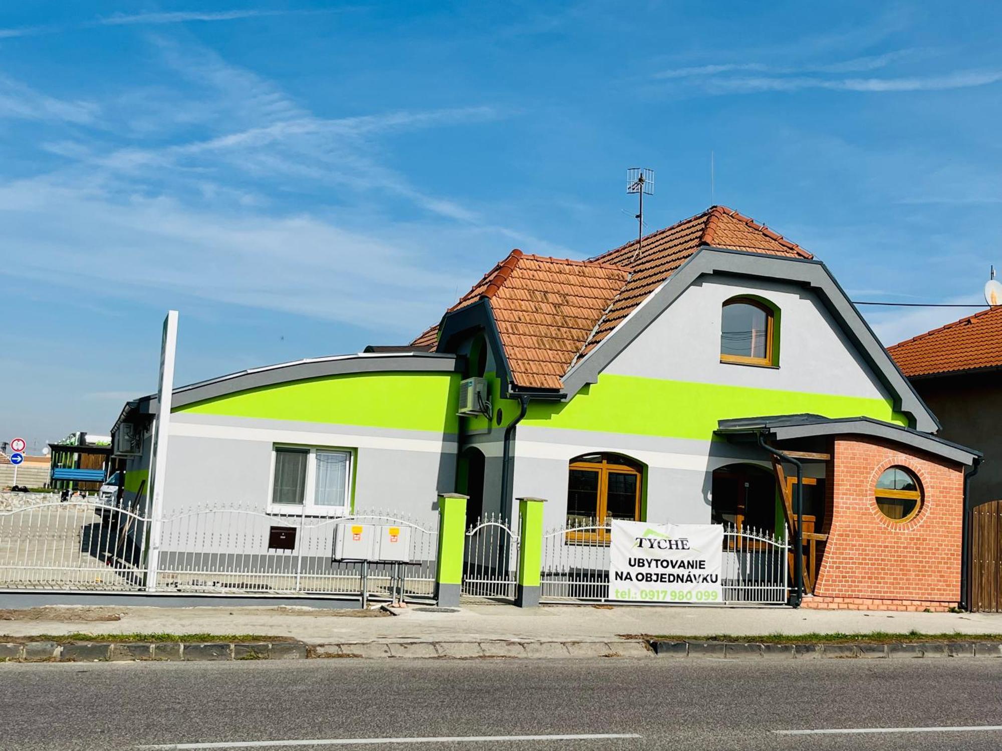 Penzion Tyche Surany Exterior photo