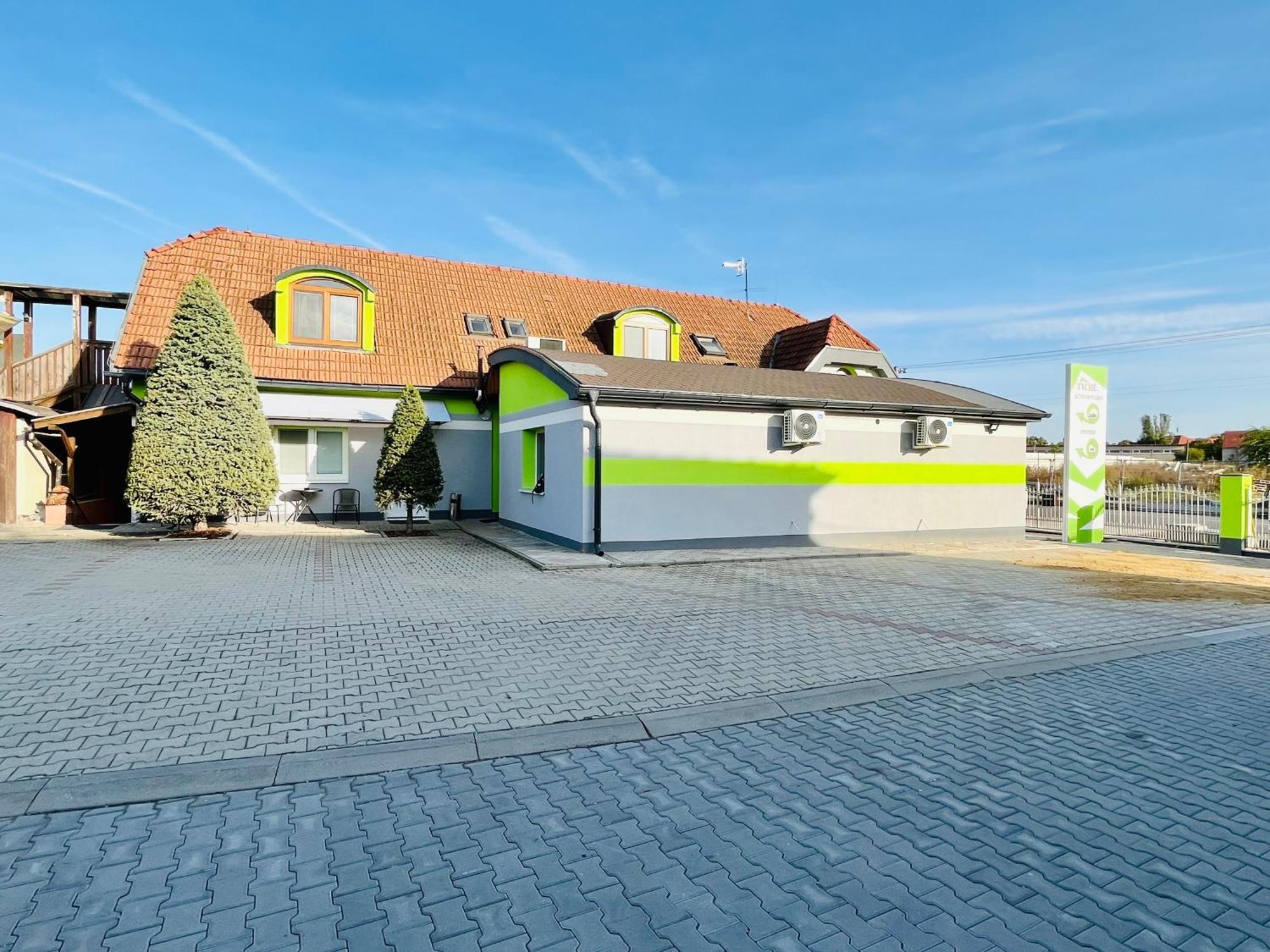Penzion Tyche Surany Exterior photo
